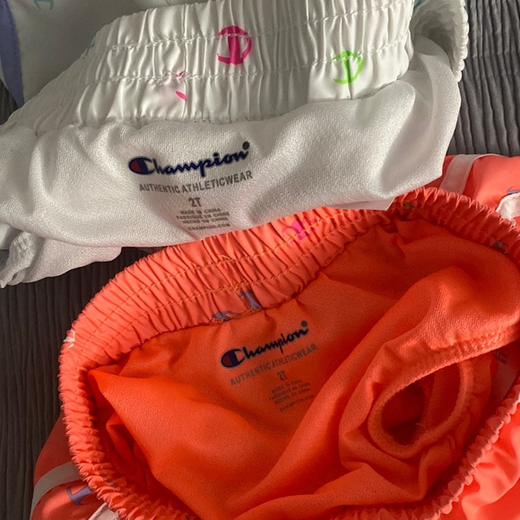 Champion 2T shorts, for baby girl, lightly worn - Picture 3 of 3